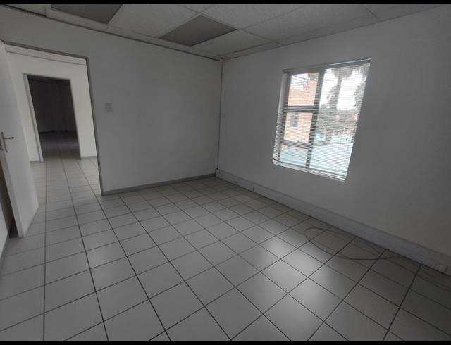 51M² OFFICE TO LET IN FOURWAYS